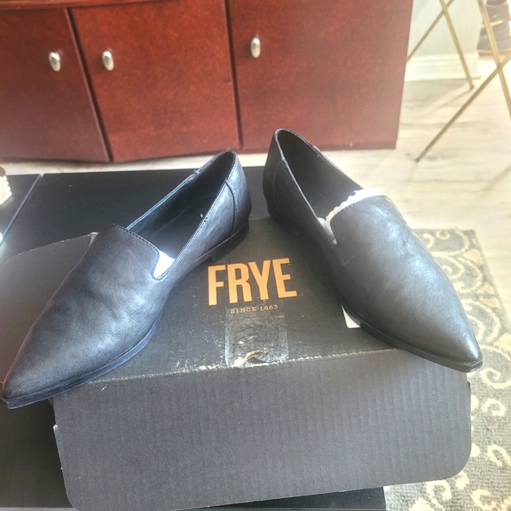 Frye Black Leather Slip-On Loafers Sleek Design